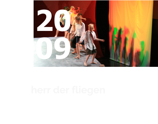 20 09          herr der fliegen  Eine Gruppe englischer Schuljungen, die als einzige den Absturz eines Flugzeuges überlebt haben, das sie vor einem Atomkrieg in Sicherheit bringen sollte, sieht sich auf …